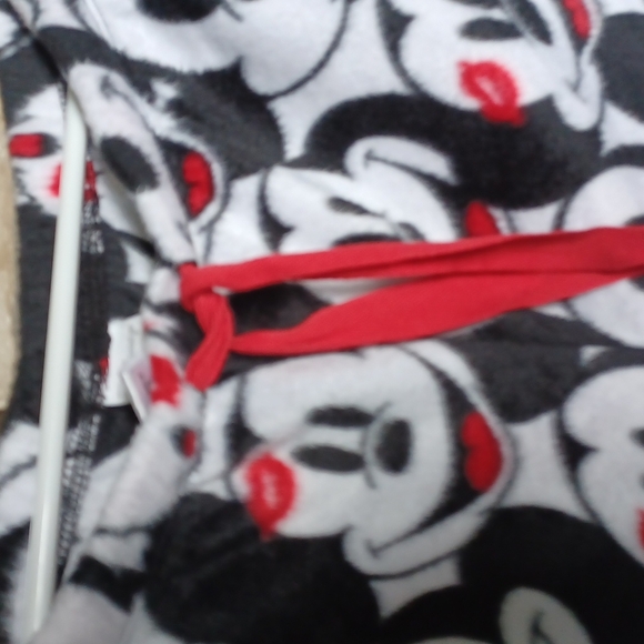 NWT Disney pajama/lounge pants M, rare pattern - Picture 2 of 4